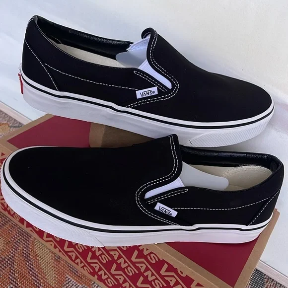 Vans WMNS Classic Slip-On BlackVN000EYEBLKSneakers